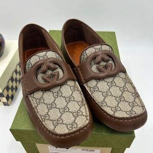 Men’s Gucci interlocking G supreme Driver loafers size 9, made in Italy